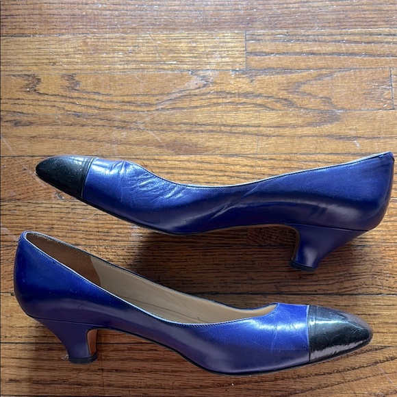 Evan Picone Shoes - VTG Evan Picone • leather kitten heel